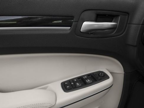 Used 2016 Chrysler 300 Limited w/ Driver Convenience Group image 22