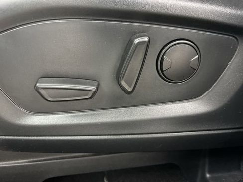 Certified 2020 Ford Explorer XLT image 4