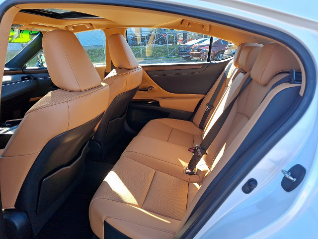 Used 2023 Lexus ES 350 w/ Premium Package FWD image 10