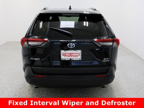 Used 2021 Toyota RAV4 XLE image 8