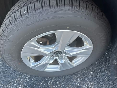 Used 2019 Toyota RAV4 XLE w/ Convenience Package AWD/4WD image 13