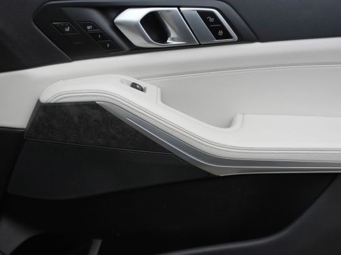 Certified 2022 BMW X5 xDrive45e image 28