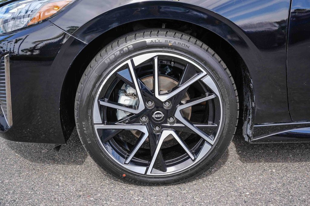 Used 2024 Nissan Sentra SR FWD image 13