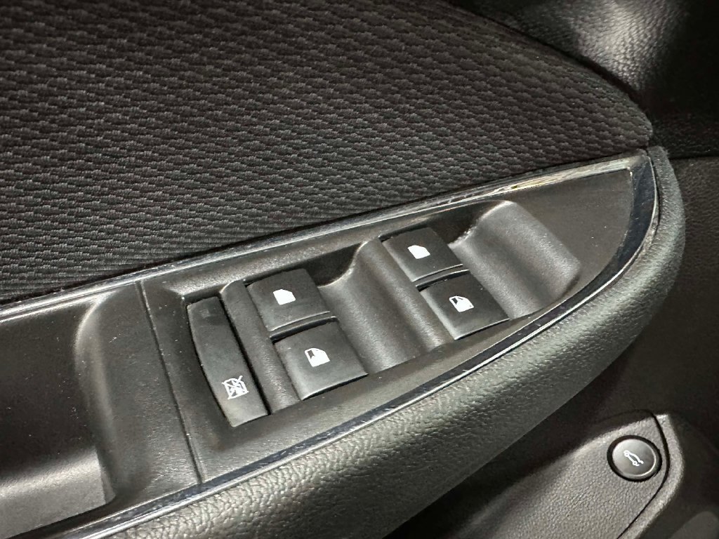 Used 2018 Chevrolet Cruze LT w/ Convenience Package FWD image 32