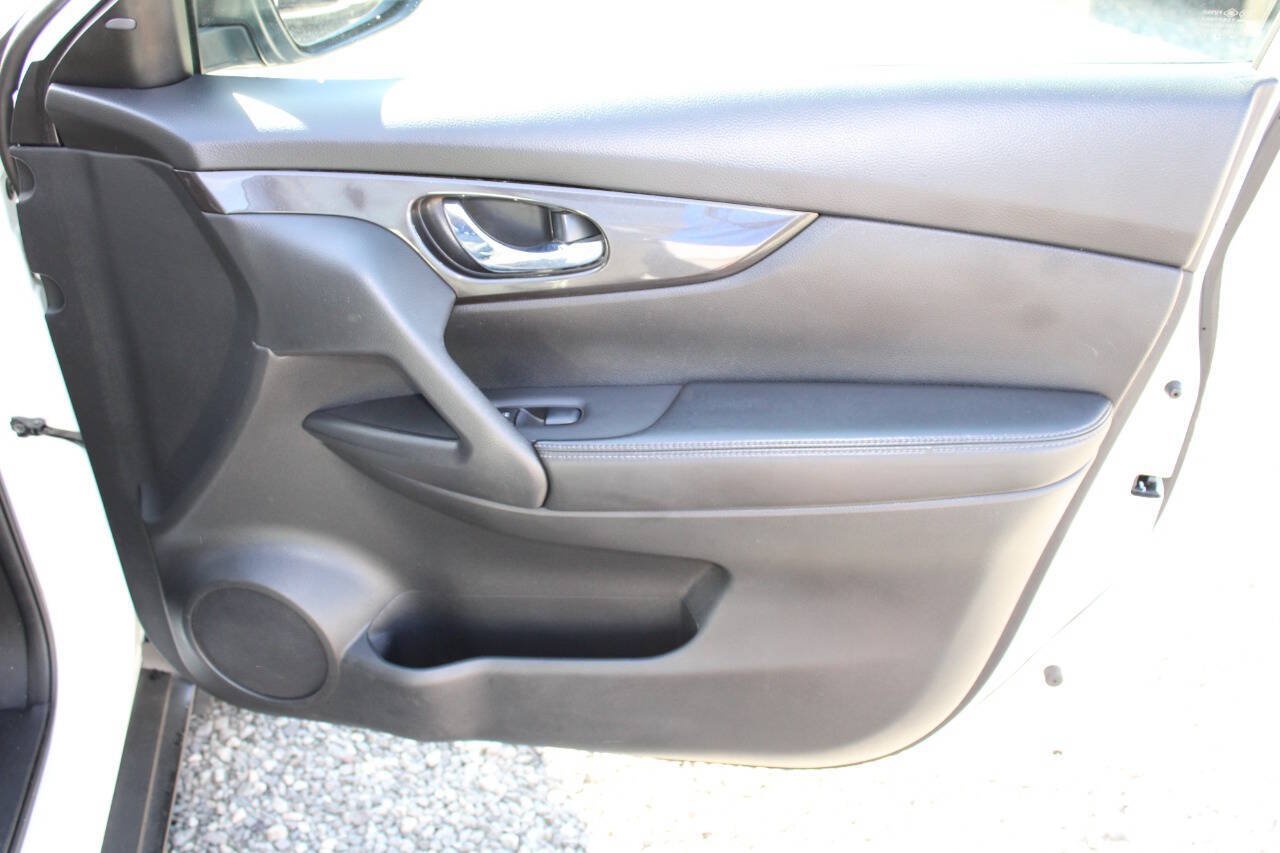 Used 2018 Nissan Rogue SV AWD/4WD image 20