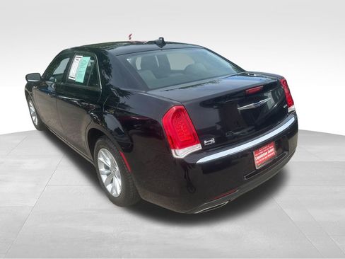 Used 2023 Chrysler 300 Touring RWD image 18