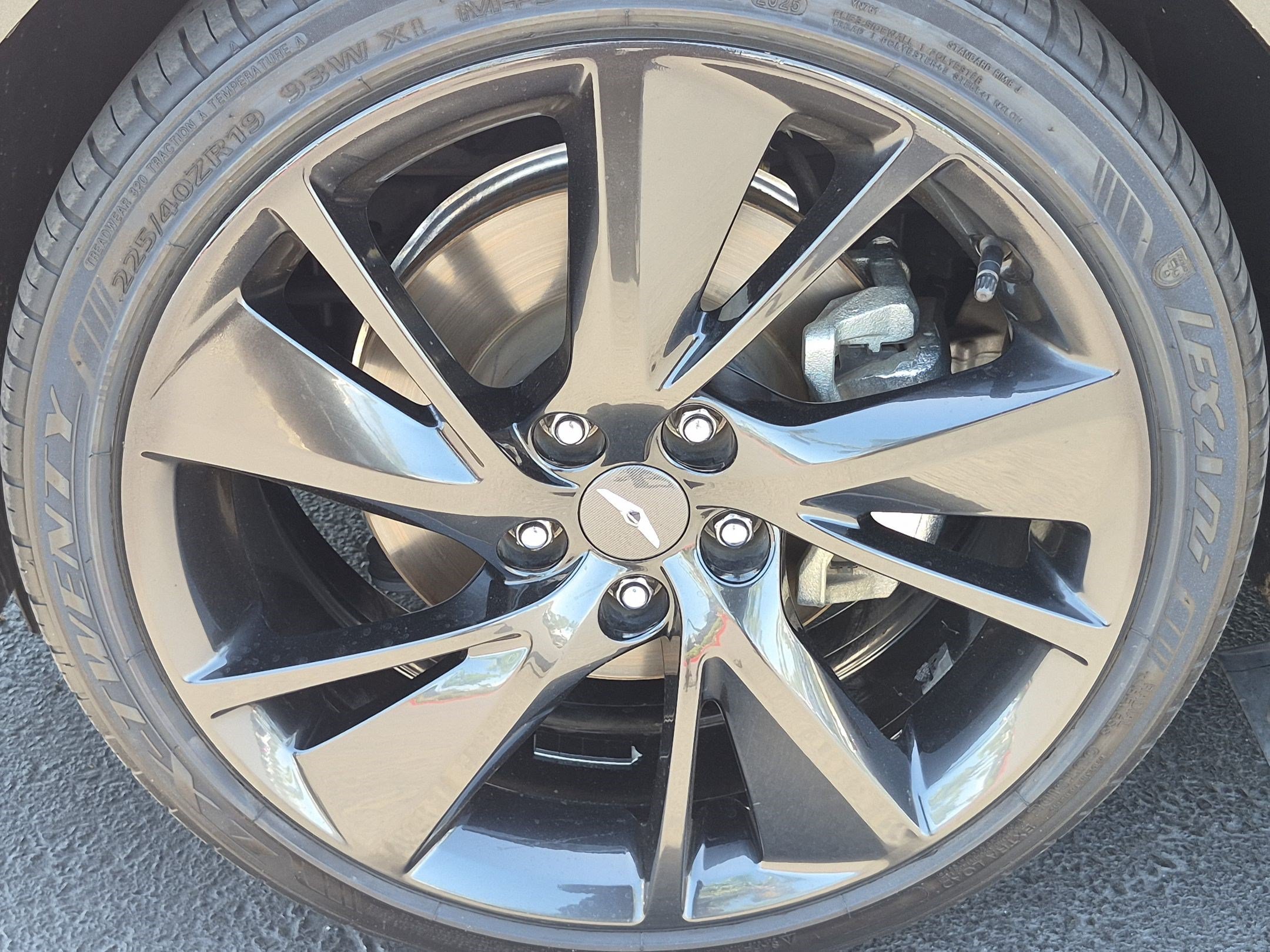 Used 2023 Genesis G70 2.0T image 13