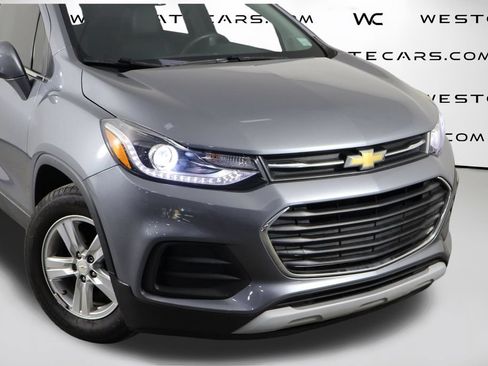 Used 2019 Chevrolet Trax LT w/ LT Convenience Package FWD image 46