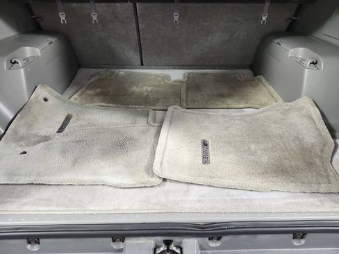 Used 2004 Toyota 4Runner SR5 AWD/4WD image 32