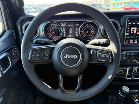 Used 2023 Jeep Gladiator Sport image 14