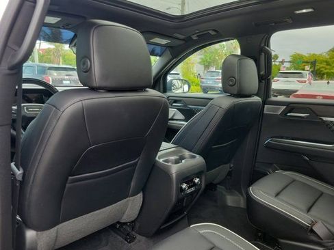 Used 2024 GMC Acadia Denali w/ Super Cruise Package FWD image 10