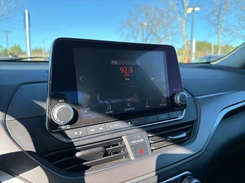 Used 2024 Nissan Altima 2.5 SR image 15