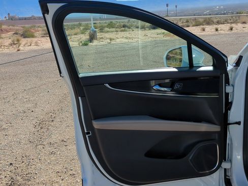 Used 2023 Lincoln Nautilus Reserve image 11