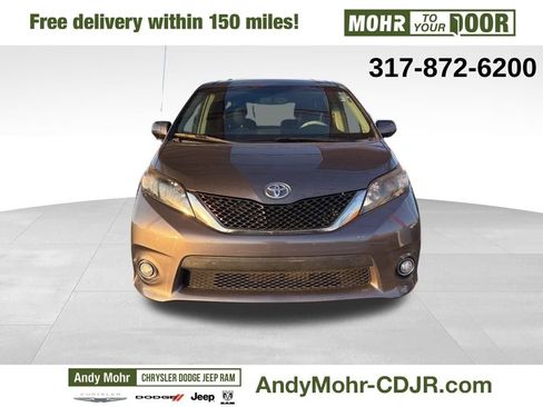 Used 2014 Toyota Sienna SE image 2