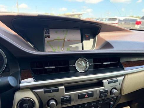 Used 2018 Lexus ES 350 w/ Luxury Package w/Wood Trim FWD image 10