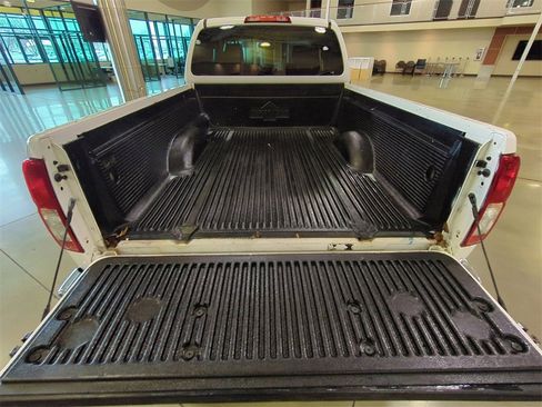 Used 2014 Nissan Frontier S image 16