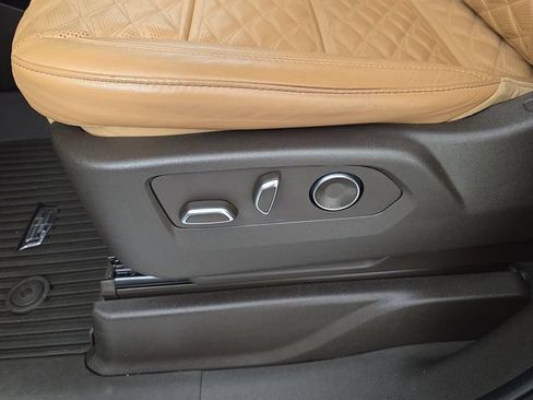 Used 2021 Cadillac Escalade Premium Luxury w/ Driver Assist Tech Package AWD/4WD image 18