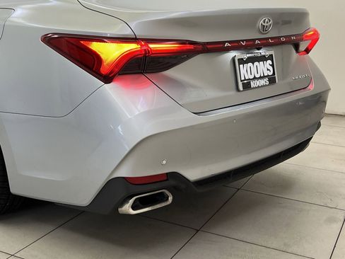 Used 2022 Toyota Avalon Limited image 29