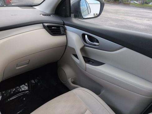 Certified 2020 Nissan Rogue Sport SV w/ Technology Package FWD image 17