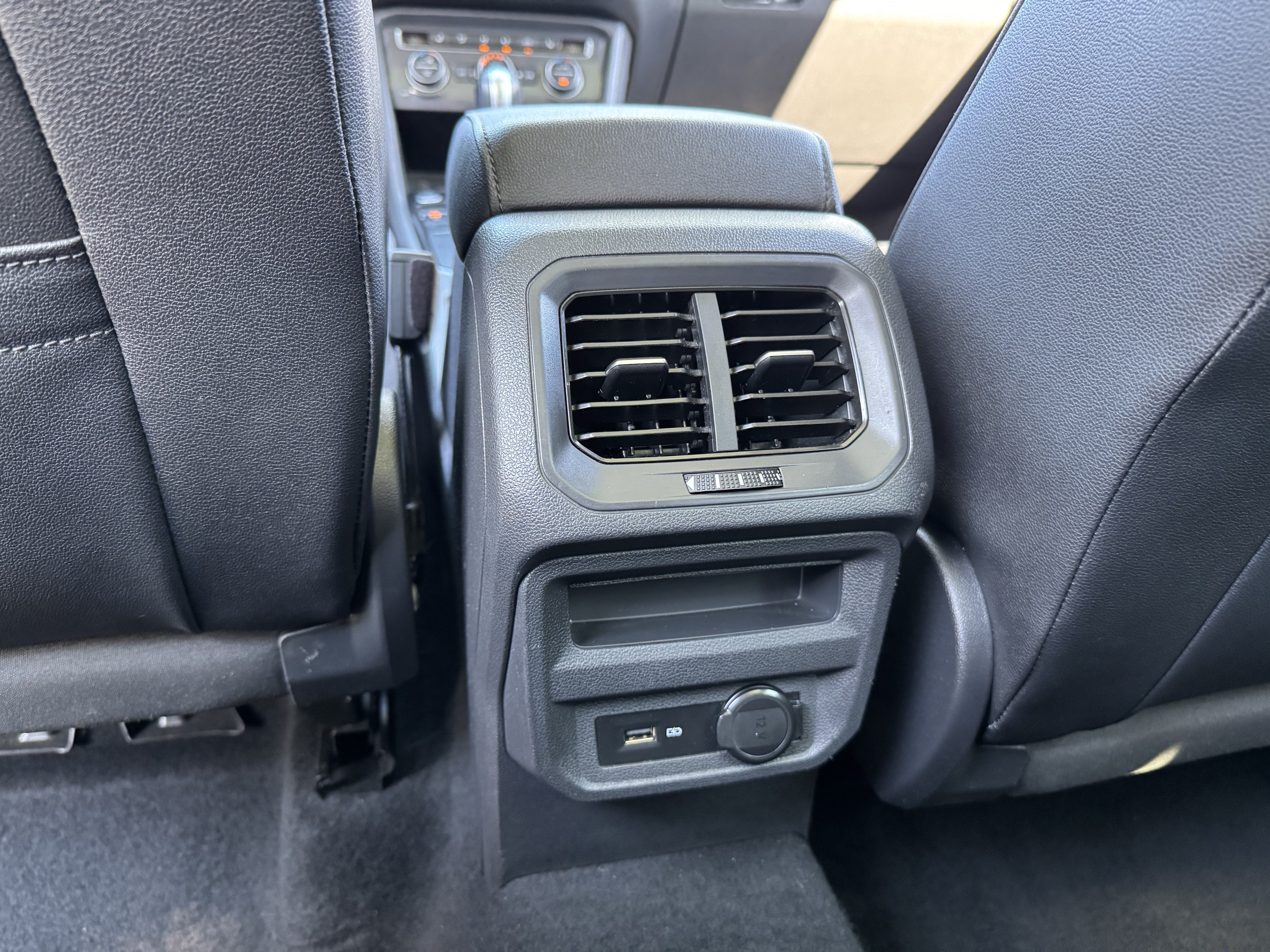 Used 2020 Volkswagen Tiguan SE w/ Panoramic Sunroof Package FWD image 27
