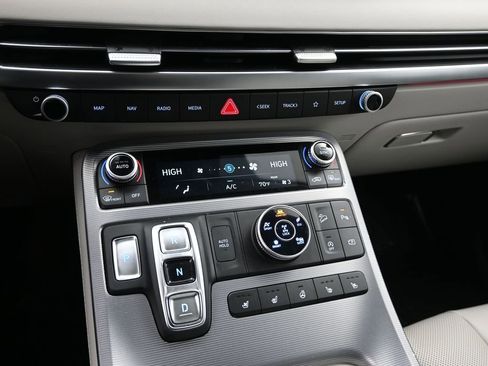 Used 2024 Hyundai Palisade Calligraphy image 19