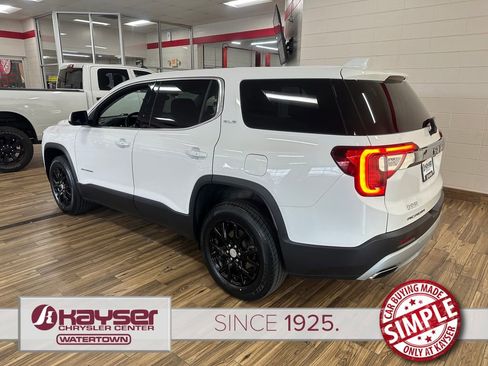 Used 2022 GMC Acadia SLE w/ LPO, Floor Liner Package AWD/4WD image 3