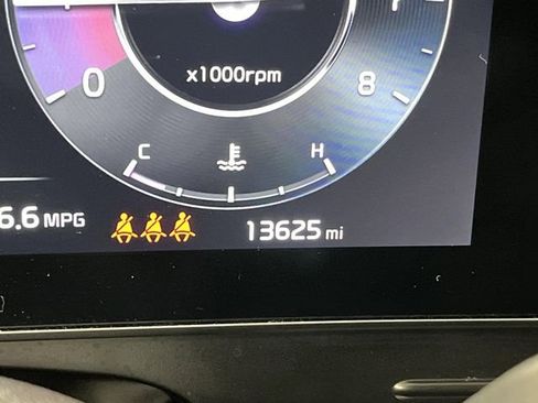 Used 2025 Kia Sportage SX image 6