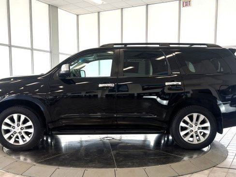 Used 2017 Toyota Sequoia Limited w/ Safety & Convenience Package AWD/4WD image 4