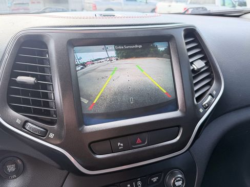Used 2019 Jeep Cherokee Trailhawk w/ Comfort/Convenience Group AWD/4WD image 18