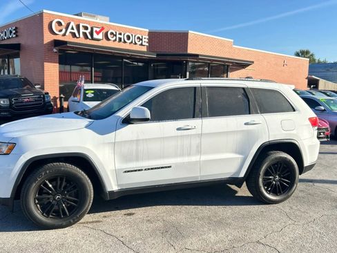 Used 2018 Jeep Grand Cherokee Laredo image 1