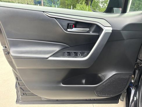 Used 2025 Toyota RAV4 XLE AWD/4WD image 13
