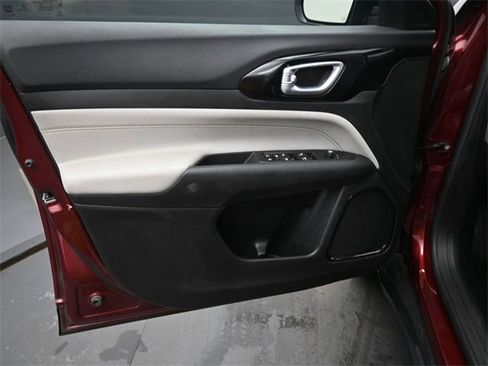 Used 2022 Jeep Compass Limited image 12