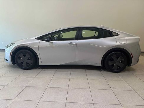 Used 2024 Toyota Prius Prime FWD image 3