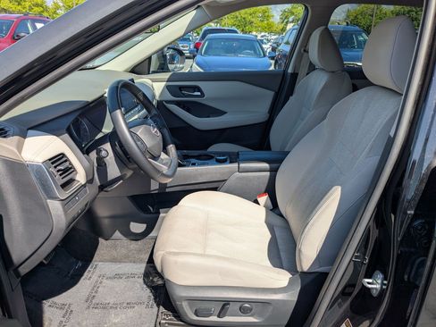 Used 2025 Nissan Rogue SV AWD/4WD image 17