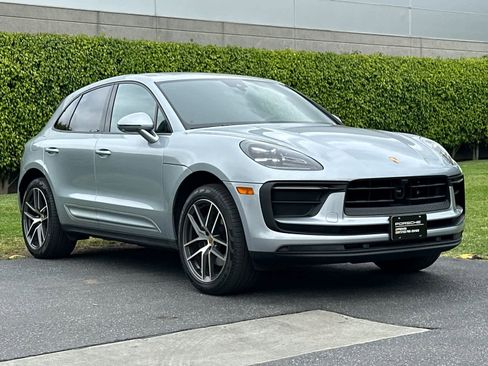 Certified 2025 Porsche Macan AWD/4WD image 10