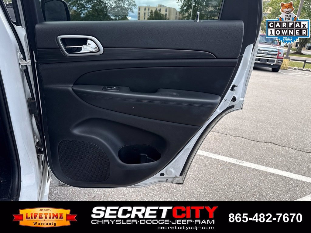 Used 2022 Jeep Grand Cherokee Laredo X AWD/4WD image 13