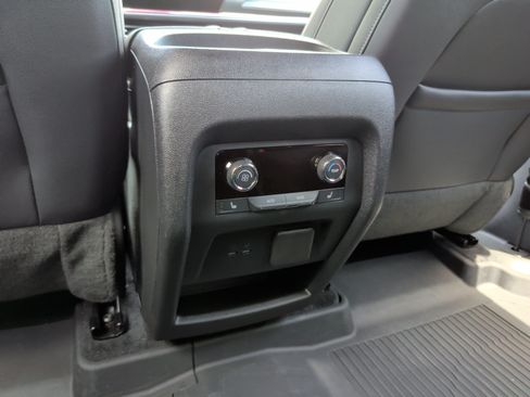 Used 2024 Chevrolet Traverse RS AWD/4WD image 38