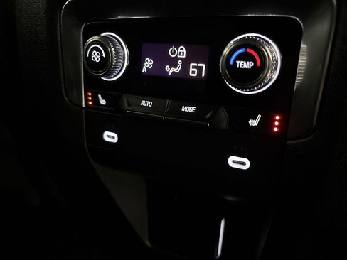 Used 2024 GMC Yukon SLT w/ SLT Luxury Package image 74