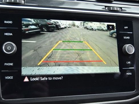 Certified 2023 Volkswagen Tiguan SE R-Line image 12