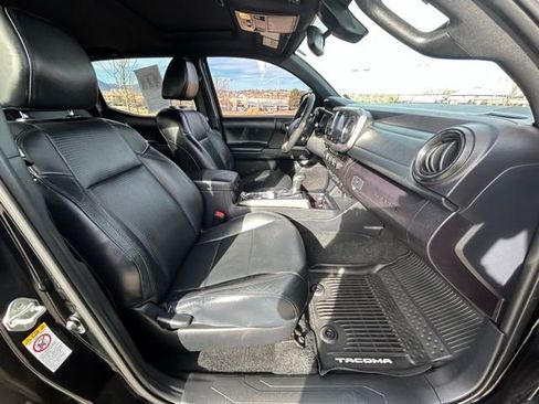 Used 2018 Toyota Tacoma Limited image 28