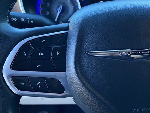 Used 2023 Chrysler Voyager LX image 12