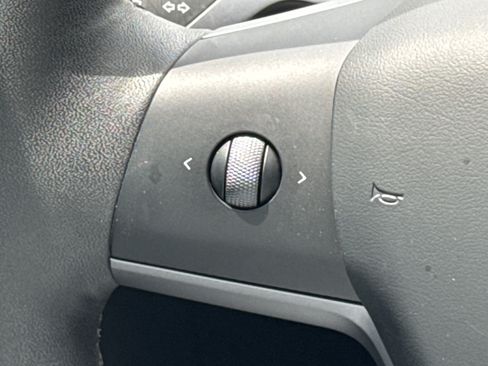 Used 2025 Tesla Model Y Performance AWD/4WD image 19