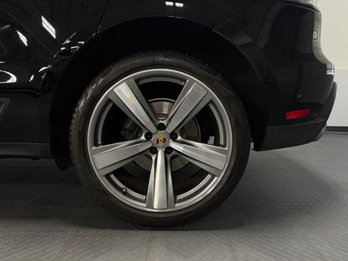 Used 2024 Porsche Macan AWD/4WD image 7