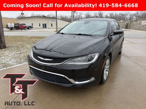 Used 2017 Chrysler 200 Limited Platinum w/ Comfort & Convenience Group image 4