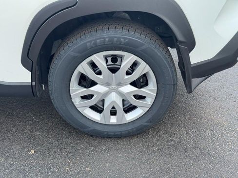 Certified 2025 Toyota Corolla Cross L FWD image 7