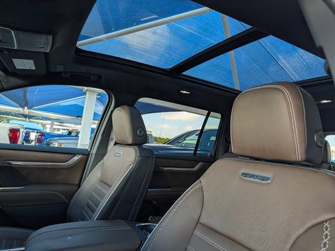 New 2026 GMC Acadia Denali Ultimate w/ LPO, Floor Liner Package AWD/4WD image 24
