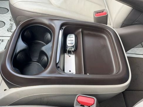 Used 2017 Chrysler Pacifica Touring-L image 20