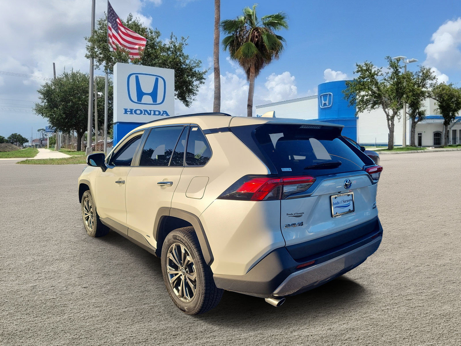 Used 2022 Toyota RAV4 Limited AWD/4WD image 5