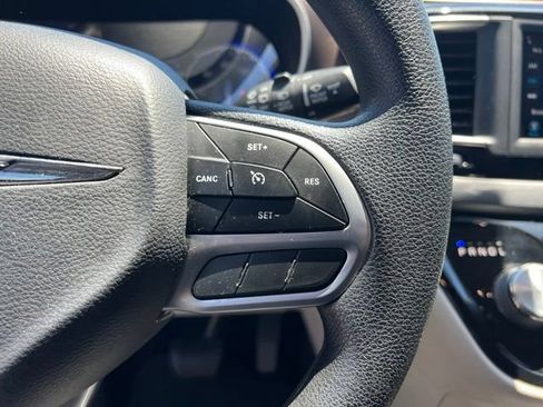 Used 2020 Chrysler Voyager Lxi FWD image 15
