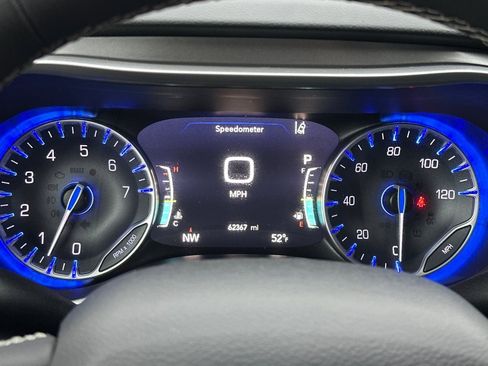 Used 2024 Chrysler Pacifica Touring-L image 28